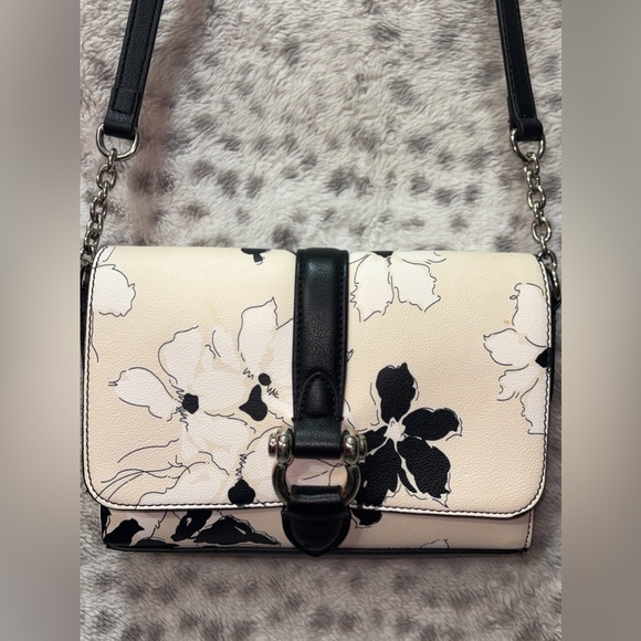 CHAPS FLORAL CROSSBODY BAG - Picture 3 of 11